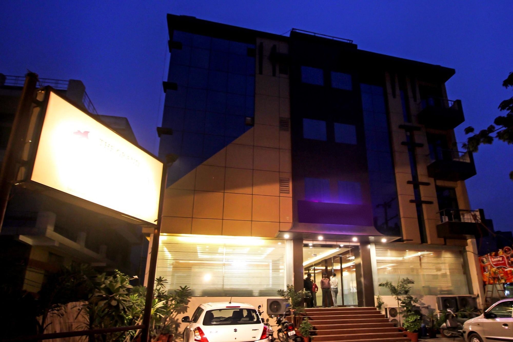 Oyo 9841 The Vivir 1 Hotel Noida Luaran gambar